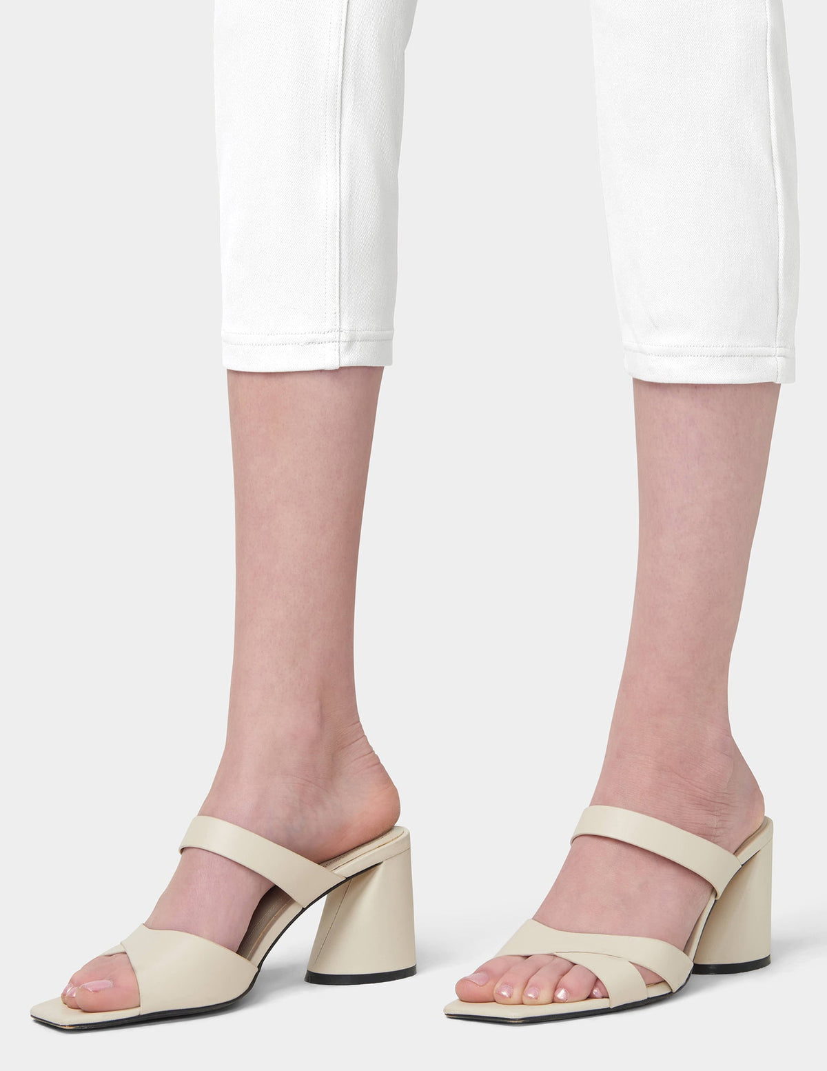 Hue Denim Capri - White