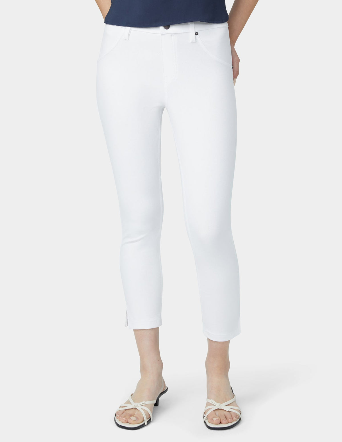 Hue Essential Denim Mid-Rise Capri - White