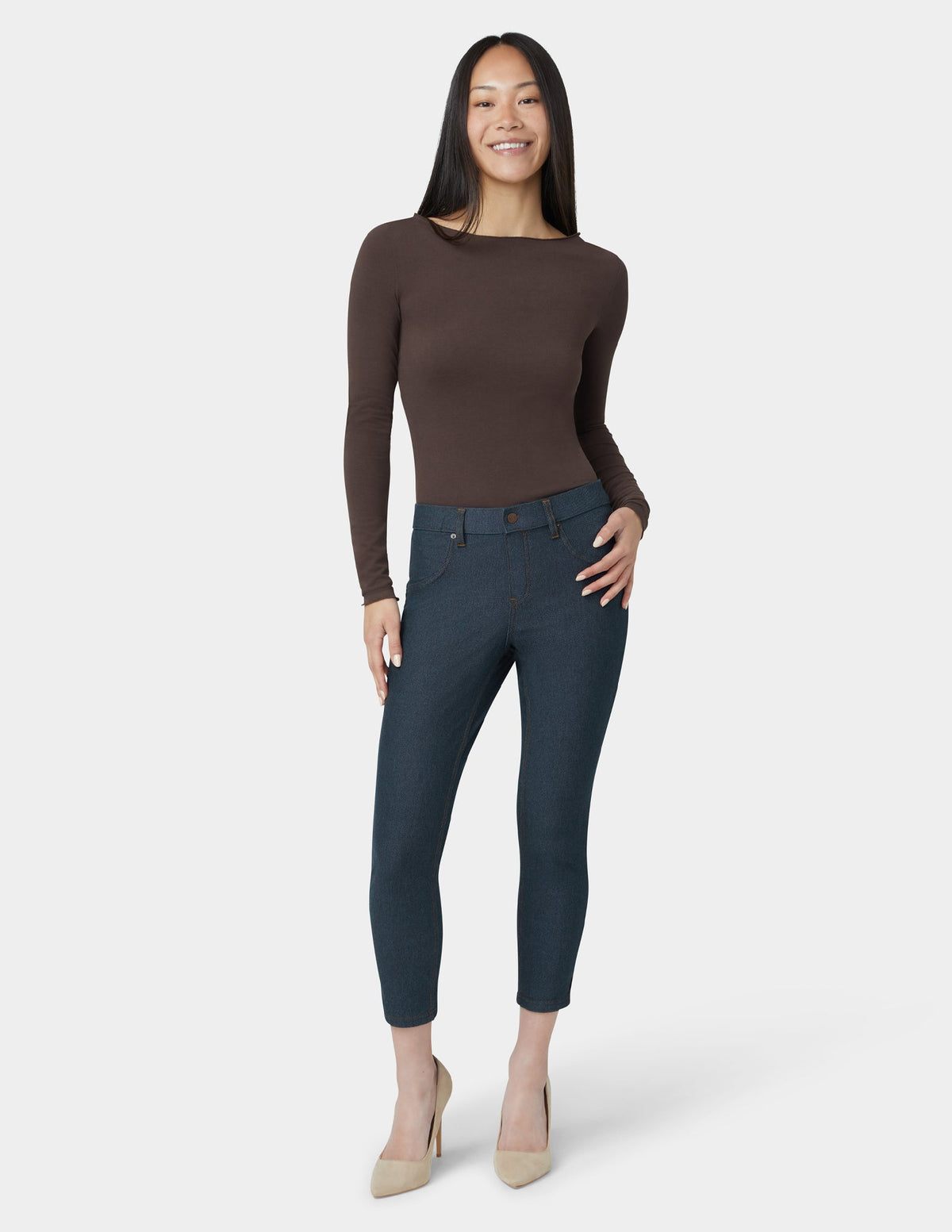 Hue Essential Denim Mid-Rise Capri - Deep Indigo Wash