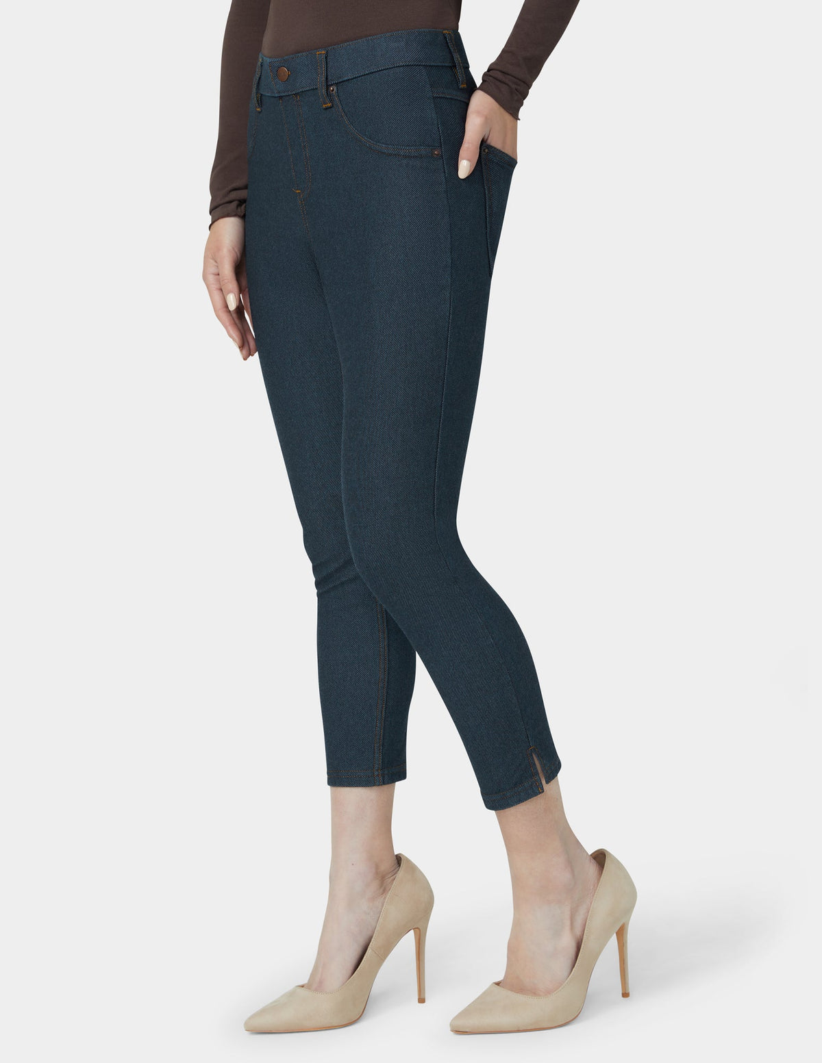 Hue Essential Denim Mid-Rise Capri - Deep Indigo Wash