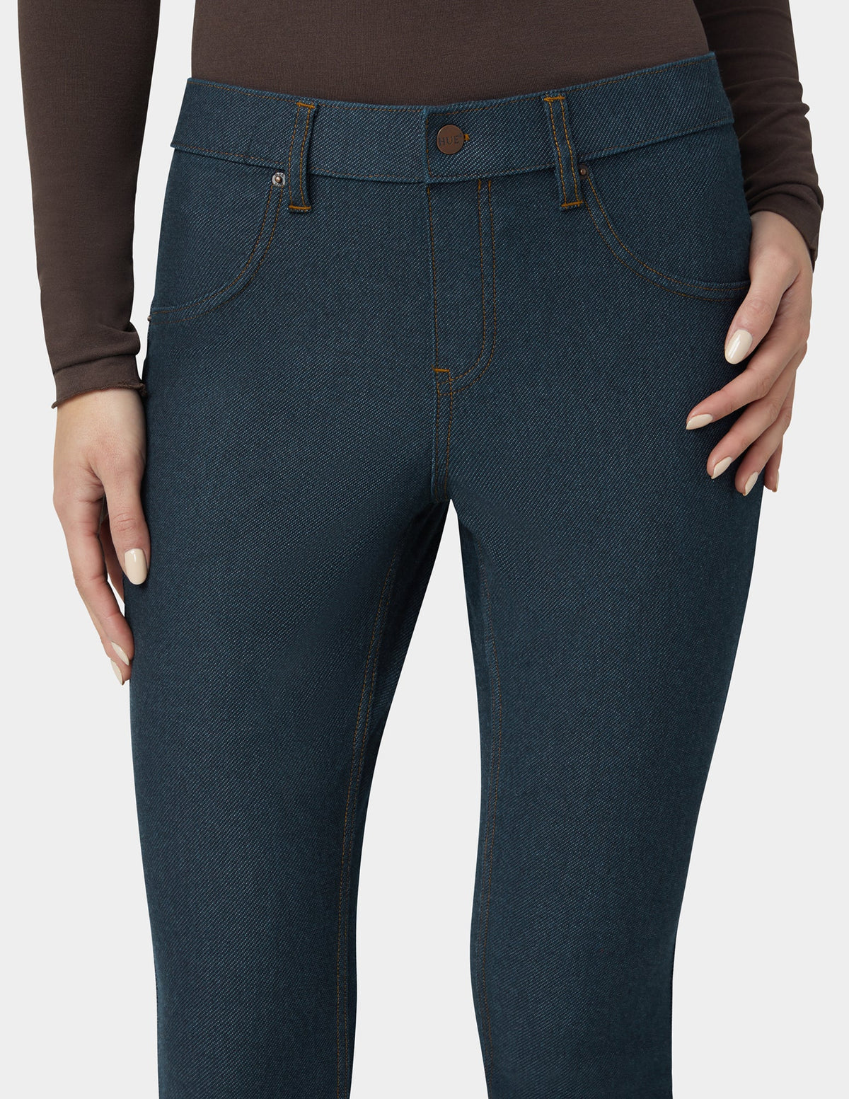 Hue Essential Denim Mid-Rise Capri - Deep Indigo Wash