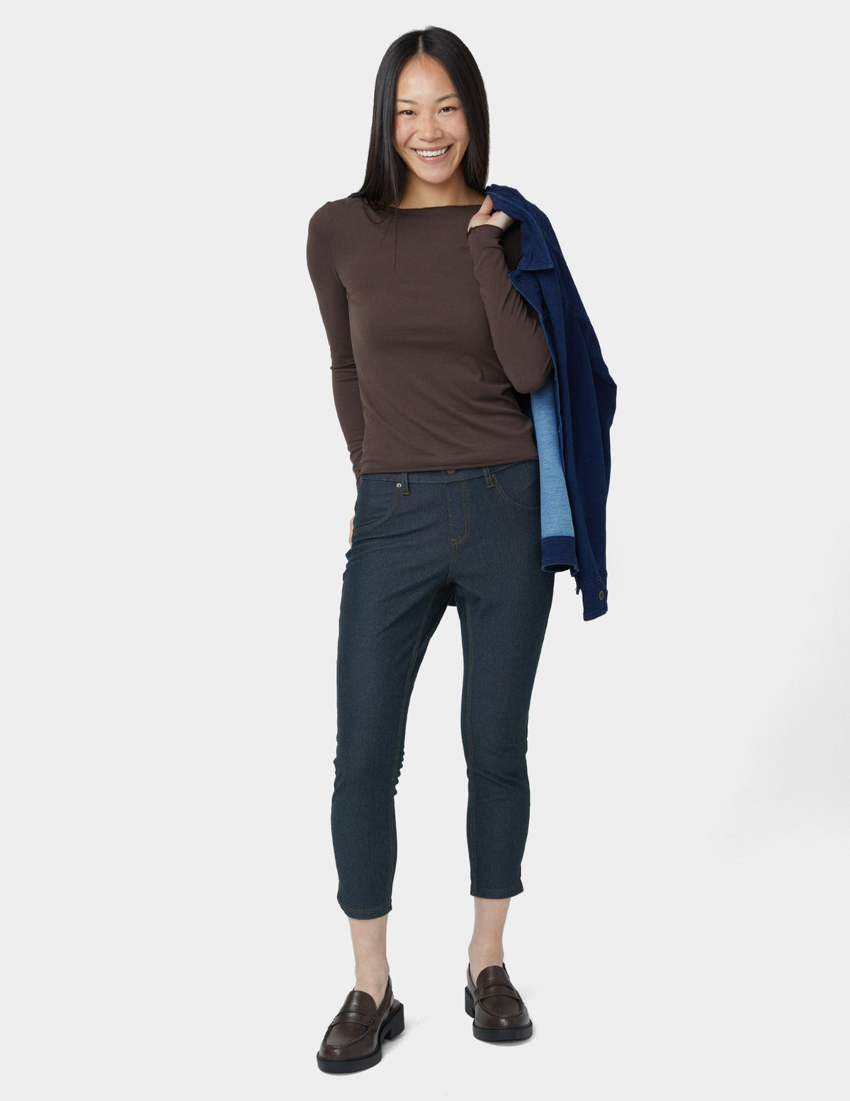 Hue Essential Denim Mid-Rise Capri - Deep Indigo Wash