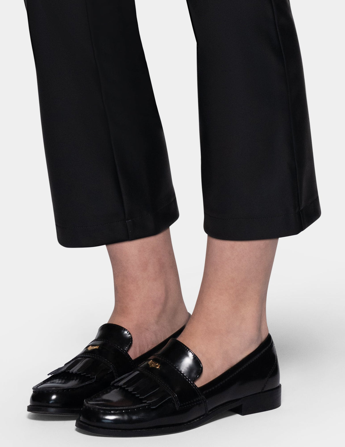 Hue Leatherette Cropped Baby Bootcut Legging - Black