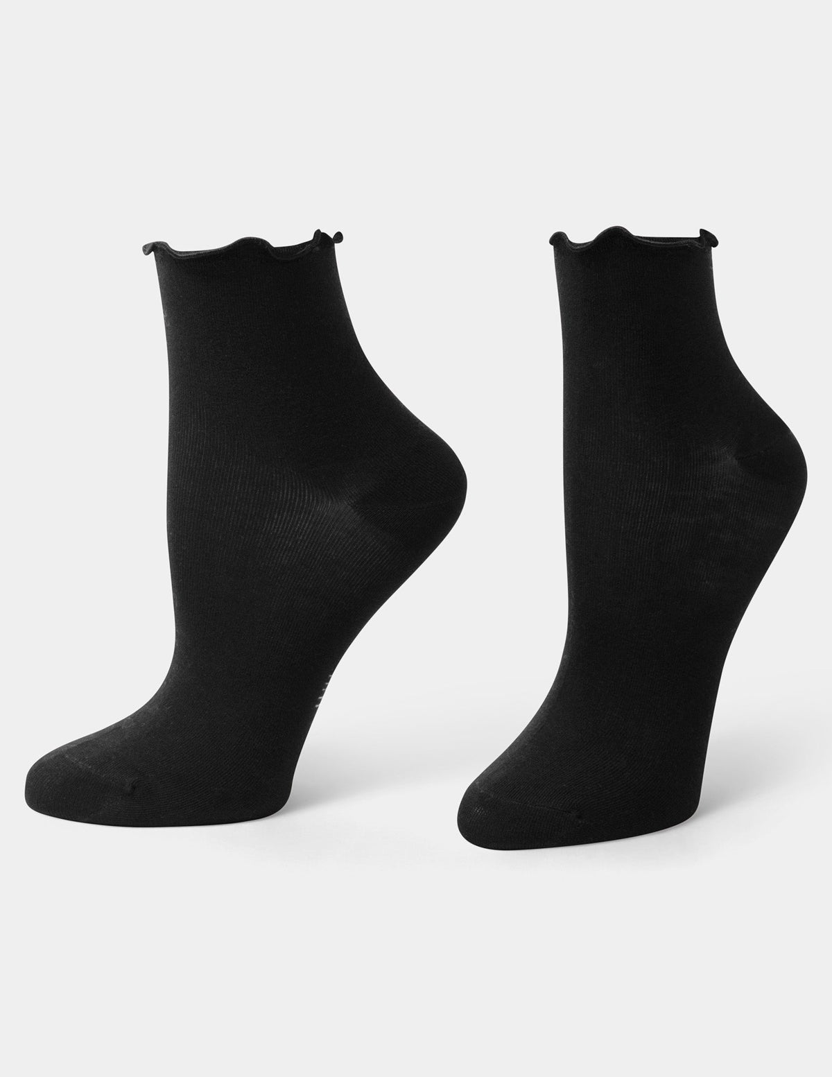 Hue Ruffle Edge Ankle Sock - Black